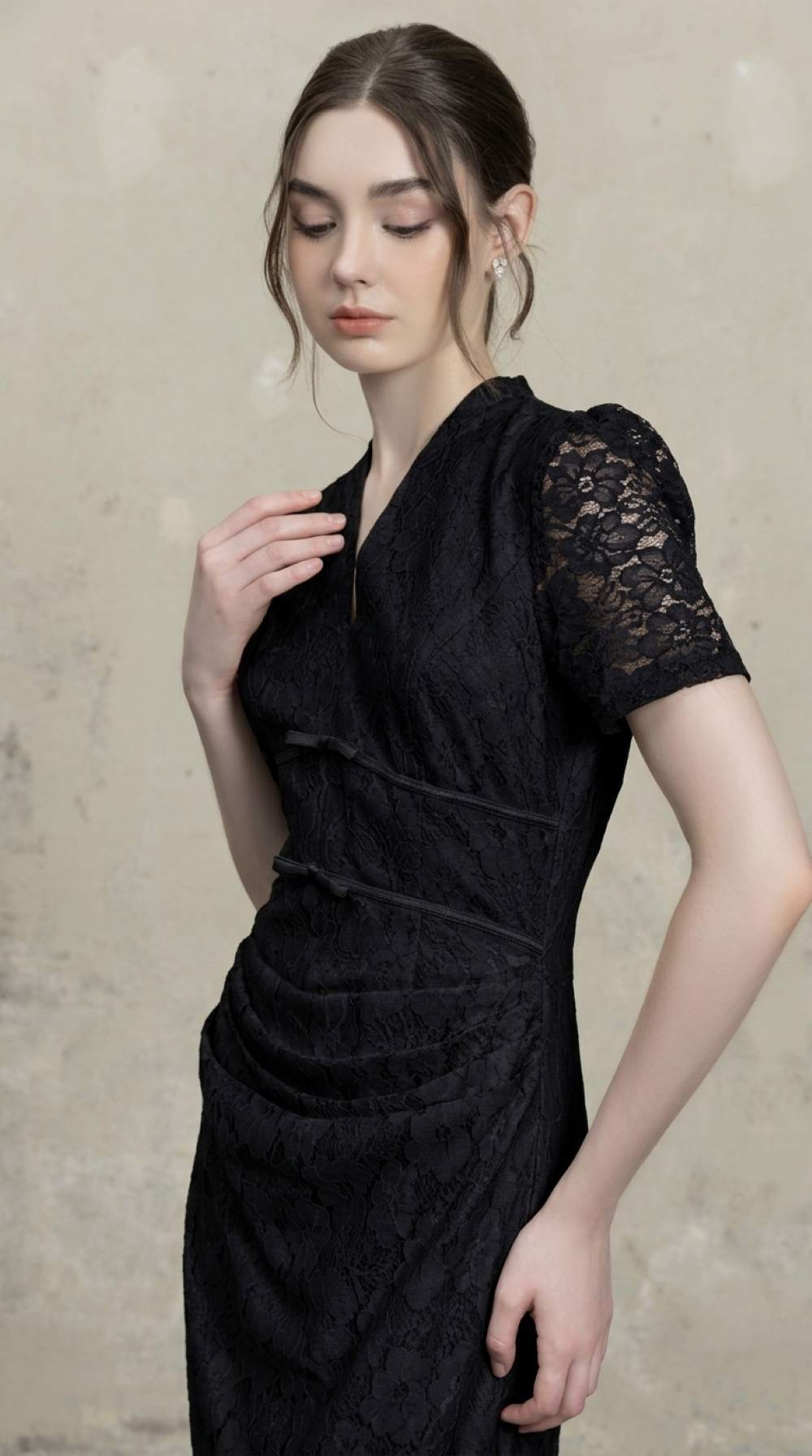 Đầm ren hoa cổ V tay ren - Ảnh 6
