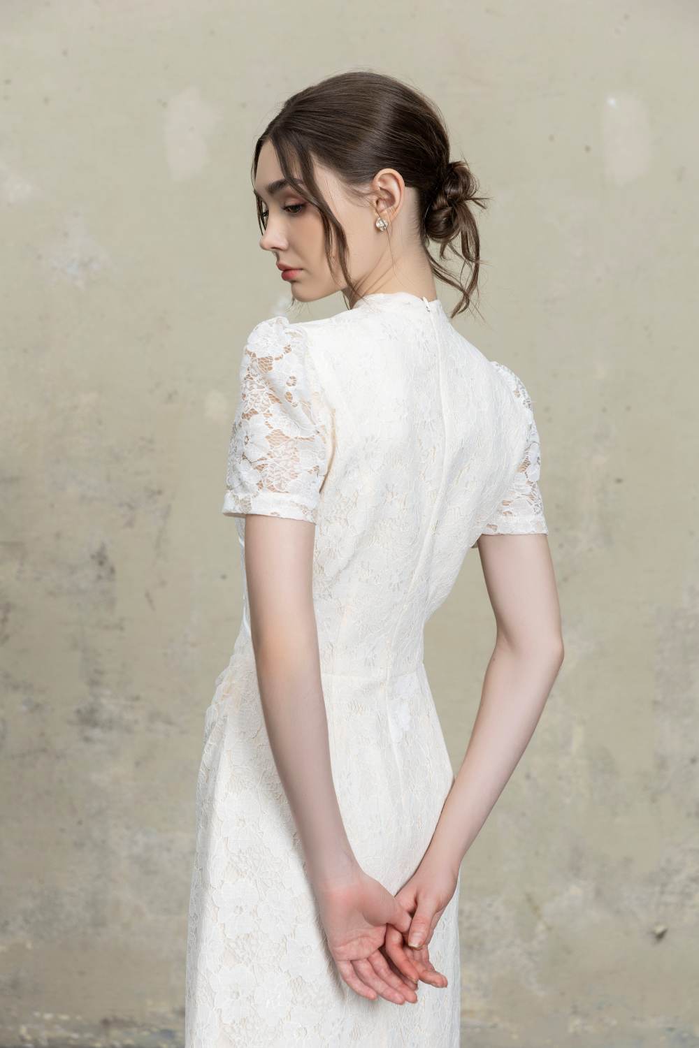 Đầm ren hoa cổ V tay ren - Ảnh 4